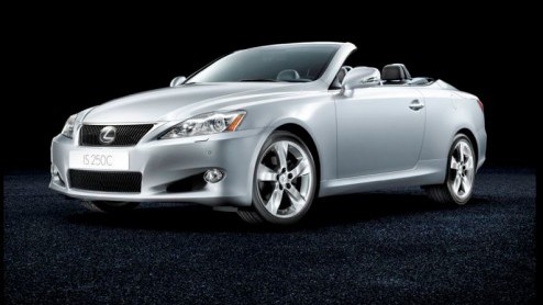Nu de nieuwe Lexus IS 250C en RX in aantocht zijn, legt Lexus het prijzenboek op tafel. Vanaf 61.200 euro staat de IS Cabriolet voor de deur, voorzien van V6 automaat met 208 pk. De nieuwe RX laat min