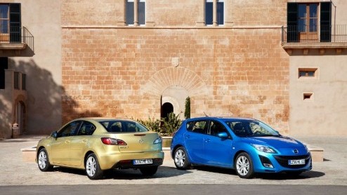 Mazda heeft het nieuwste lid uit de familie, de Mazda3, een prijs gegeven. Opnieuw bestaat het leveringsprogramma uit de hatchback en sedan. Voorlopig staan twee benzine- en drie dieselmotoren paraat