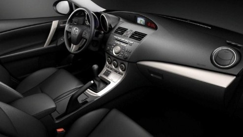 Mazda heeft het nieuwste lid uit de familie, de Mazda3, een prijs gegeven. Opnieuw bestaat het leveringsprogramma uit de hatchback en sedan. Voorlopig staan twee benzine- en drie dieselmotoren paraat