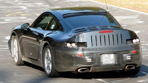 Als er nieuwe beelden van de 911 Coupe op ons bureau verschijnen, willen we je deze natuurlijk niet onthouden. Ondanks dat deze intern aangeduide 998 pas voor 2011 staat gepland, kunnen we alvast ee