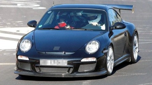 Als er nieuwe beelden van de 911 Coupe op ons bureau verschijnen, willen we je deze natuurlijk niet onthouden. Ondanks dat deze intern aangeduide 998 pas voor 2011 staat gepland, kunnen we alvast ee