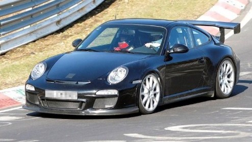 Als er nieuwe beelden van de 911 Coupe op ons bureau verschijnen, willen we je deze natuurlijk niet onthouden. Ondanks dat deze intern aangeduide 998 pas voor 2011 staat gepland, kunnen we alvast ee