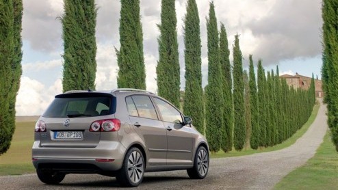 Nu de Volkswagen Golf VI op de markt is verschenen kon de Golf Plus niet achterblijven. Deze ruimtelijke variant is inmiddels opgefrist met een nieuwe neus en een verbeterd interieur. Daarom maakt het