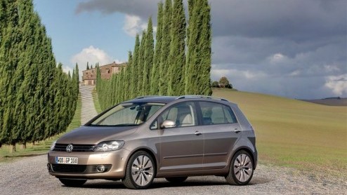 Nu de Volkswagen Golf VI op de markt is verschenen kon de Golf Plus niet achterblijven. Deze ruimtelijke variant is inmiddels opgefrist met een nieuwe neus en een verbeterd interieur. Daarom maakt het