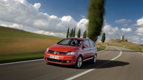 Nu de Volkswagen Golf VI op de markt is verschenen kon de Golf Plus niet achterblijven. Deze ruimtelijke variant is inmiddels opgefrist met een nieuwe neus en een verbeterd interieur. Daarom maakt het