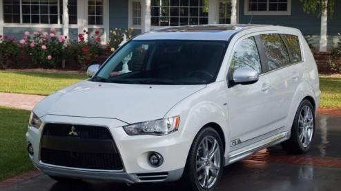 Mitsubishi kondigde onlangs de Outlander GT Prototype aan, en stuurde alvast een opwarmertje de wereld in. Nu de sportief verbouwde Japanner in New York is gepresenteerd, mogen we 'm in volle glorie a