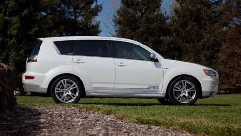 Mitsubishi kondigde onlangs de Outlander GT Prototype aan, en stuurde alvast een opwarmertje de wereld in. Nu de sportief verbouwde Japanner in New York is gepresenteerd, mogen we 'm in volle glorie a