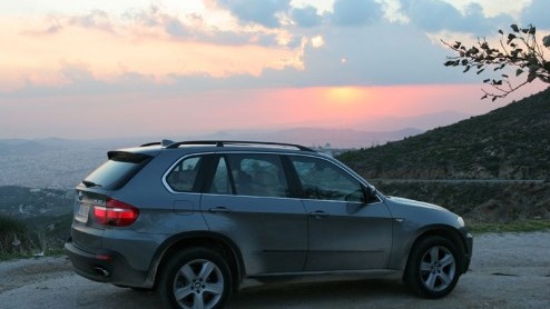 BMW gaat behoedzaam om met de vernieuwing van kaskrakers. De enkele weken geleden gentroduceerde Mini is meer een evolutie dan een revolutie en ook de geheel nieuwe BMW X5 doet erg veel denken aan zi