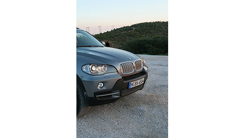 BMW gaat behoedzaam om met de vernieuwing van kaskrakers. De enkele weken geleden gentroduceerde Mini is meer een evolutie dan een revolutie en ook de geheel nieuwe BMW X5 doet erg veel denken aan zi