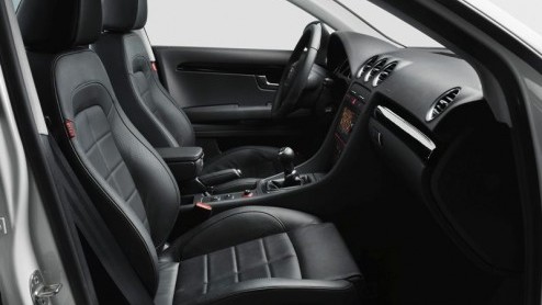 Tegelijkertijd met de opening van de AutoRAI 2009 staat de nieuwe Seat Exeo bij de dealers in ons land. Voor een vanafprijs van 23.995 euro heeft het merk een luxe middenklasser in petto, met keuze ui
