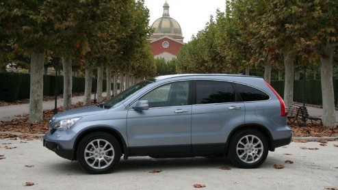 Honda is een van de grondleggers van de vandaag de dag zo populaire SUV. Vandaar dat het Japanse merk inmiddels al aan de derde generatie van de CR-V toe is. En die auto werd opmerkelijk genoeg ruimer