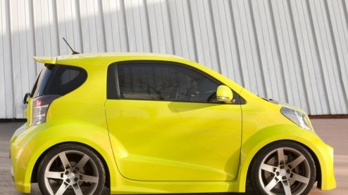 Toyota iQ nog iets te braaf? Het merk Scion, onderdeel van Toyota presenteert de iQ Concept, om indruk te gaan maken in New York. Gezien zijn serieuze uiterlijk moet dat wel gaan lukken. En dat met ee