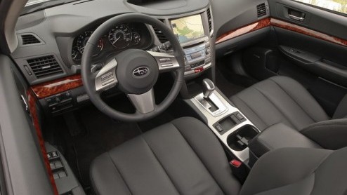 De nieuwe Subaru Legacy hebben we al kunnen zien, nu is ook de opgetuigde Outback-versie geen geheim meer. Met stoerdere bumpers en een robuster ogende carrosserie is deze vierde generatie Outback een