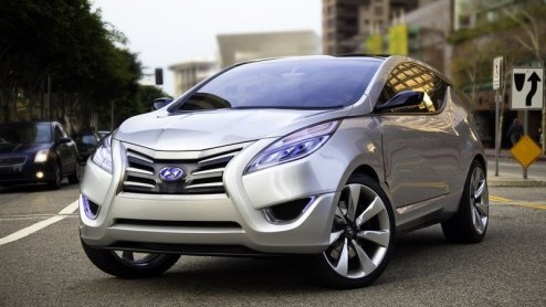 Vandaag een bijzondere creatie uit Korea. Hyundai presenteert de Nuvis Concept, een dynamisch crossover studiemodel, voorzien van een benzine- en elektromotor. Deze creatieve uitspatting zal niet zo h