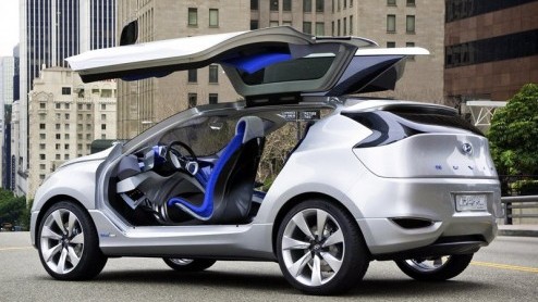 Vandaag een bijzondere creatie uit Korea. Hyundai presenteert de Nuvis Concept, een dynamisch crossover studiemodel, voorzien van een benzine- en elektromotor. Deze creatieve uitspatting zal niet zo h