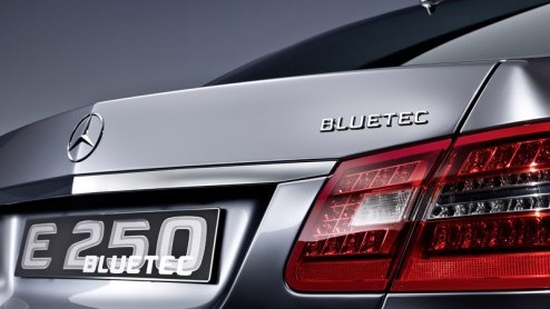 Nog niet voor ons, maar wel in de maak is de Mercedes-Benz E 250 BlueTec. In navolging van de 300/350 BlueTec is nu de nieuwe viercilinder twinturbodiesel van Das Haus aan de beurt voor een schoonheid