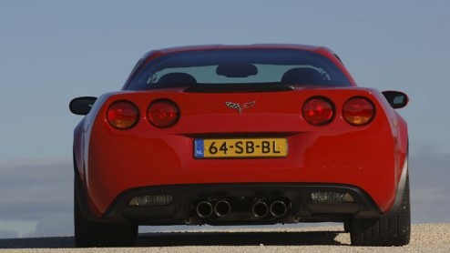De gewone Corvette is met zijn dik 400 pk al geen katje dat je zonder handschoenen moet aanpakken. De overtreffende trap, genaamd Z06, is soms zelfs angstaanjagend snel.