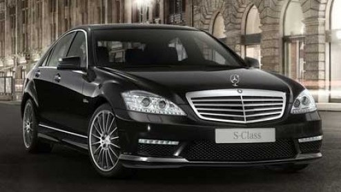 Na het zien van de vernieuwde Mercedes S-Klasse rees natuurlijk de vraag: Hoe ziet de AMG-versie er uit? Zo dus! Voorafgaand aan de onthulling van dit sportieve slagschip zijn de eerste beelden de wer
