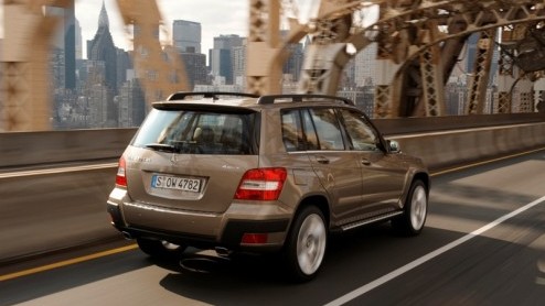 Mercedes houdt haar modellen natuurlijk zo veel mogelijk up to date. Daarom kunnen de C, CLS, GLK en SL(K) rekenen op verrijkte uitrustingsmogelijkheden en nieuwe motoren en type-aanduidingen.