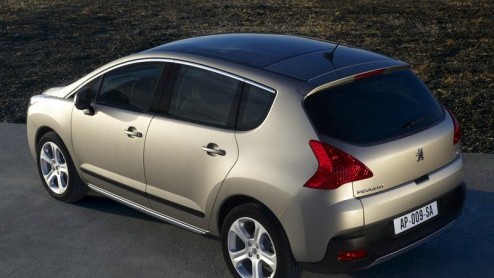 Nee, de Peugeot 3008 is geen SUV. Het is volgens de fabrikant, jawel hoe kan het ook anders, een crossover. En waarom dan wel? Nou, anders dan zijn voorkomen wellicht doet vermoeden, ontbeert de 3008