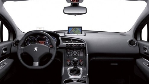 Nee, de Peugeot 3008 is geen SUV. Het is volgens de fabrikant, jawel hoe kan het ook anders, een crossover. En waarom dan wel? Nou, anders dan zijn voorkomen wellicht doet vermoeden, ontbeert de 3008