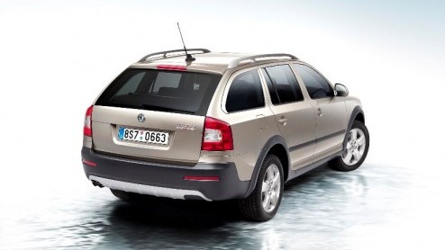 Nu de Skoda Octavia recent is vernieuwd, completeren de Tsjechen het gamma met de opgefriste Scout en RS.