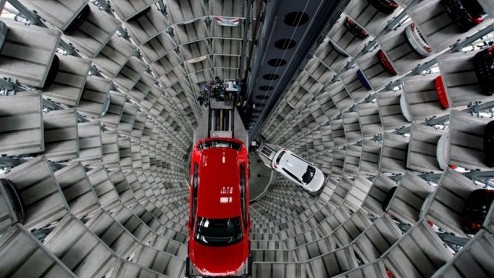 De echte Volkswagenliefhebbers kunnen we zeker een bezoekje aan het themapark Autostadt aanraden. Jaarlijks komen er 2 miljoen mensen over de vloer en onlangs werd de 18 miljoenste bezoeker begroet. V