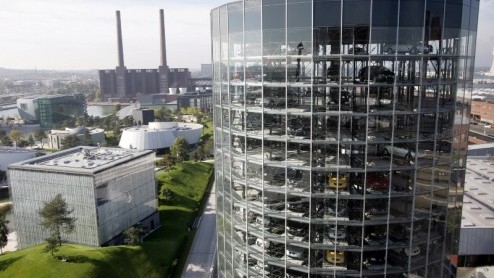 De echte Volkswagenliefhebbers kunnen we zeker een bezoekje aan het themapark Autostadt aanraden. Jaarlijks komen er 2 miljoen mensen over de vloer en onlangs werd de 18 miljoenste bezoeker begroet. V