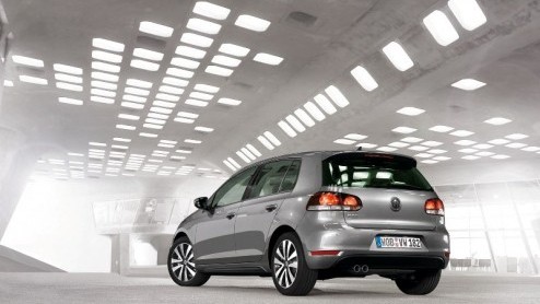 De echte Volkswagenliefhebbers kunnen we zeker een bezoekje aan het themapark Autostadt aanraden. Jaarlijks komen er 2 miljoen mensen over de vloer en onlangs werd de 18 miljoenste bezoeker begroet. V