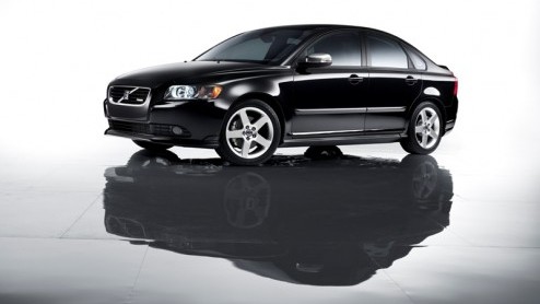 Wil je zuinig aan, maar toch sportief voor de dag komen? Dan biedt het R-design pakket voor de C30 S40 en V50 DRIVe nu uitkomst. Ondanks het optionele dynamische outfit is het trio lekker zuinig: meer