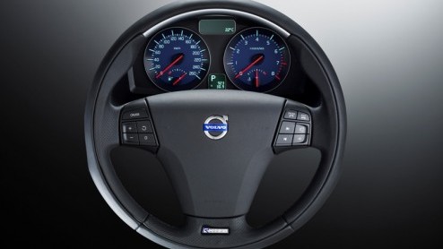Wil je zuinig aan, maar toch sportief voor de dag komen? Dan biedt het R-design pakket voor de C30 S40 en V50 DRIVe nu uitkomst. Ondanks het optionele dynamische outfit is het trio lekker zuinig: meer