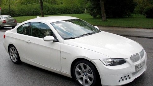 Wanneer de BMW 3-serie sedan en Touring een opfriskuur hebben gekregen, mag de nog sportievere Coupe-versie natuurlijk niet achterblijven. Onze spionagefotograaf stuitte op een testexemplaar bij onze 