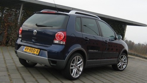 De Volkswagen Polo, wie kent m niet? Maar klinkt de stoer ogende CrossPolo net zo klinkend in de oren? Precies. Daarom een nadere kennismaking met de CrossPolo 1.6 (voordat het te laat is). Dan blijk