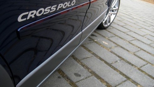 De Volkswagen Polo, wie kent m niet? Maar klinkt de stoer ogende CrossPolo net zo klinkend in de oren? Precies. Daarom een nadere kennismaking met de CrossPolo 1.6 (voordat het te laat is). Dan blijk
