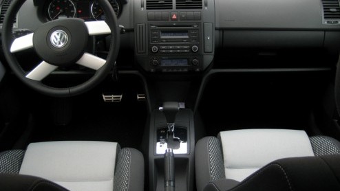 De Volkswagen Polo, wie kent m niet? Maar klinkt de stoer ogende CrossPolo net zo klinkend in de oren? Precies. Daarom een nadere kennismaking met de CrossPolo 1.6 (voordat het te laat is). Dan blijk