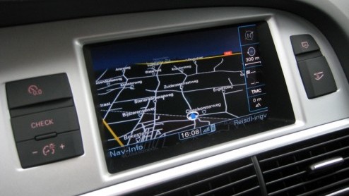 Grote kans dat wanneer de geslaagde zakenman bij de baas mag aankloppen voor een nieuwe auto van de zaak, het een Audi A6 is. Dat deze forse middenklasser met recht tot twee maal toe Zakenauto van het