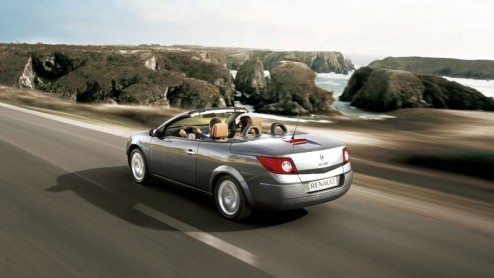 Renault zwaait de Mgane Coupe-Cabriolet uit met een Ultimate Edition. In een oplage van 150 stuks bieden de Fransen een bijzonder rijk uitgeruste uitvoering tegen een aantrekkelijke prijs: 29.900 eur