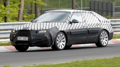 Of het nou te lang geduurd heft of niet, de nieuwe Saab 9-5 staat te trappelen van ongeduld. Zijn makers verrichten momenteel nog enig testwerk, waarna de zaken-Zweed in september op de IAA Frankfurt 