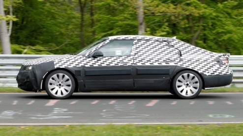 Of het nou te lang geduurd heft of niet, de nieuwe Saab 9-5 staat te trappelen van ongeduld. Zijn makers verrichten momenteel nog enig testwerk, waarna de zaken-Zweed in september op de IAA Frankfurt 