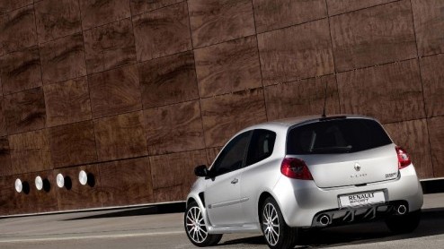 Op zoek naar een hot hatch? Bij Renault Sport weten ze wel raad. De nieuwe Clio RS met 200 pk op de voorwielen ademt sportiviteit in optima forma. Voor de 'puristen' is er zelfs een lichtgewicht versi