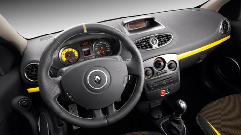 Op zoek naar een hot hatch? Bij Renault Sport weten ze wel raad. De nieuwe Clio RS met 200 pk op de voorwielen ademt sportiviteit in optima forma. Voor de 'puristen' is er zelfs een lichtgewicht versi
