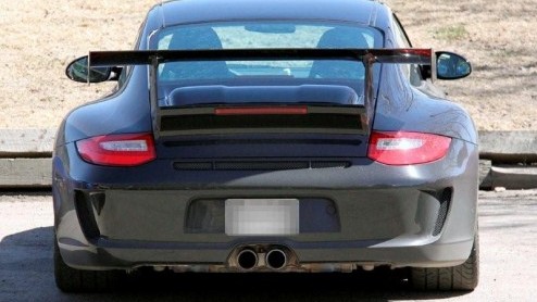 Dat ook de 911 GT3 RS zal profiteren van de nieuwe 911-looks, bewijzen opnieuw deze beelden, geschoten langs een stoffige weg in de Verenigde Staten. Het testmodel werd daar samen met het huidige in 2
