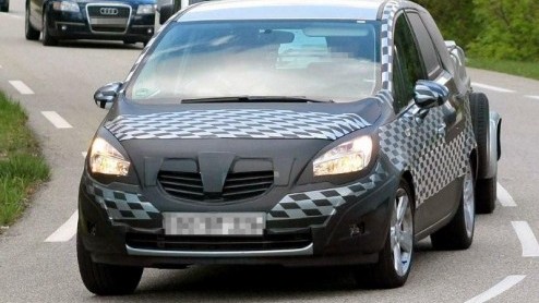 Uitstel betekent geen afstel. De Opel Meriva laat nog even op zich wachten, maar zijn komst in 2010 is zeker. Op de vandaag binnengekomen beelden ondergaat de ruimtevariant de nodige inspanning met ee