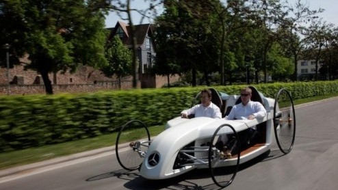 Het brandstofcelvoertuig van Mercedes-Benz, de F-CELL Roadster, heeft afgelopen weekend een een gedeelte van de historische Bertha-Benz-Route afgelegd. Vanaf de start in Mannheim reed de F-CELL Road