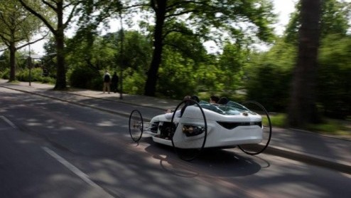 Het brandstofcelvoertuig van Mercedes-Benz, de F-CELL Roadster, heeft afgelopen weekend een een gedeelte van de historische Bertha-Benz-Route afgelegd. Vanaf de start in Mannheim reed de F-CELL Road