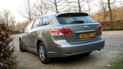 Toyota is heel zuinig op de nieuwe Avensis. De vorige generatie bleek namelijk als een van de weinige Japanse segmentgenoten een schot in de roos, bij zowel de particuliere als zakelijke rijder. Zijn