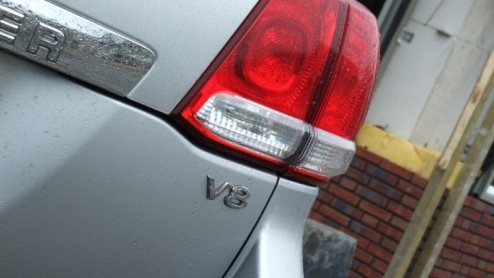 Autofabrikanten leggen tegenwoordig vooral de nadruk op de wat meer compacte SUVs. Logisch, gezien de afgenomen vraag naar de grote kolossen. Dergelijke tanks zijn in de ogen van velen 'not done'. Wi