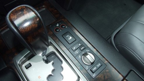 Autofabrikanten leggen tegenwoordig vooral de nadruk op de wat meer compacte SUVs. Logisch, gezien de afgenomen vraag naar de grote kolossen. Dergelijke tanks zijn in de ogen van velen 'not done'. Wi
