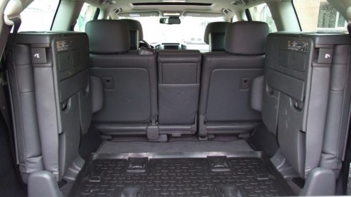 Autofabrikanten leggen tegenwoordig vooral de nadruk op de wat meer compacte SUVs. Logisch, gezien de afgenomen vraag naar de grote kolossen. Dergelijke tanks zijn in de ogen van velen 'not done'. Wi