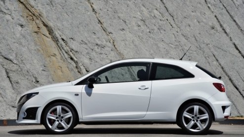Op de Barcelona International Motor Show en SEAT presenteert een wereldprimeur, de SEAT Ibiza Bocanegra. Een auto met een sportief uiterlijk en een net zo sportieve motor. Deze Spanjaard heeft namelij